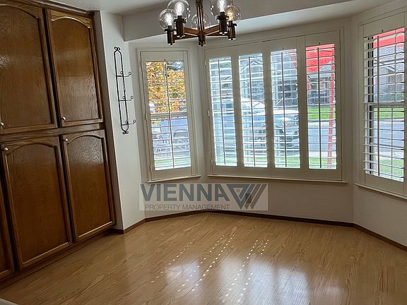 3rd image of 1381 Cloverdale Cir