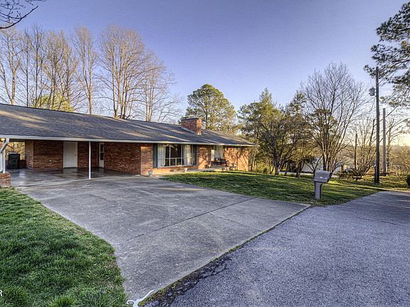 2nd image of 211 N Riverview Cir