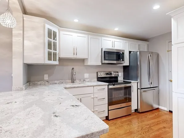 100 Governors Dr APT 16, Winthrop, MA 02152