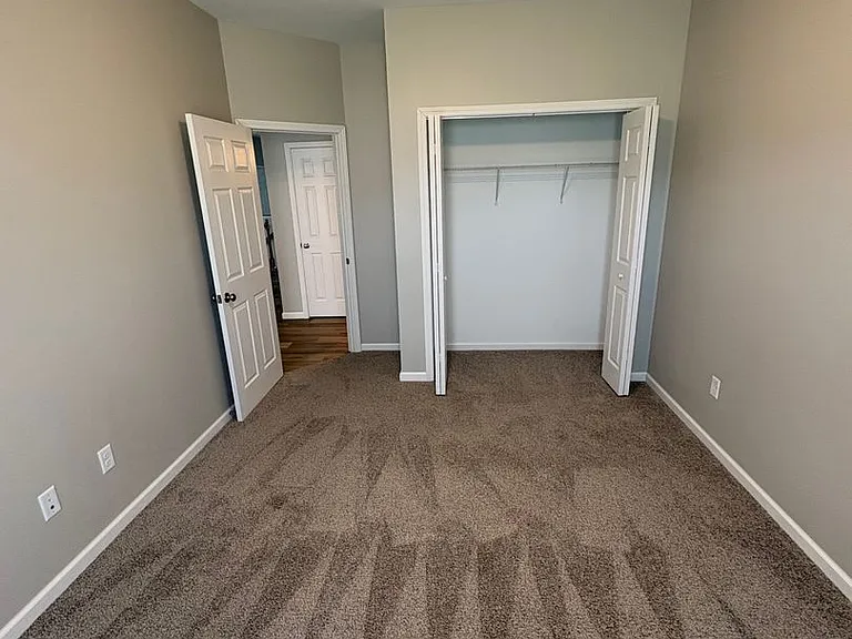 701 Stephanie Ct — Photo 6