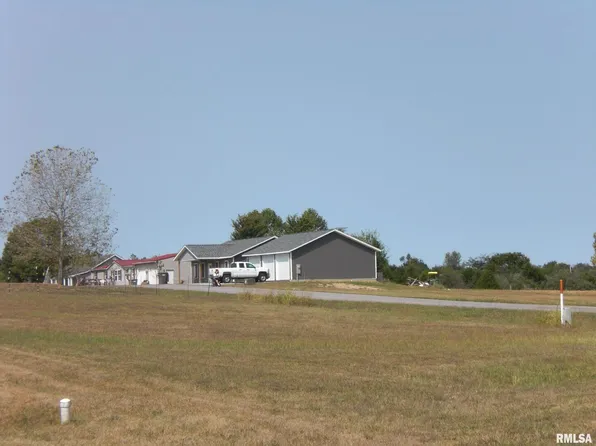 5761 Arctic Fox Dr, Carterville, IL 62918