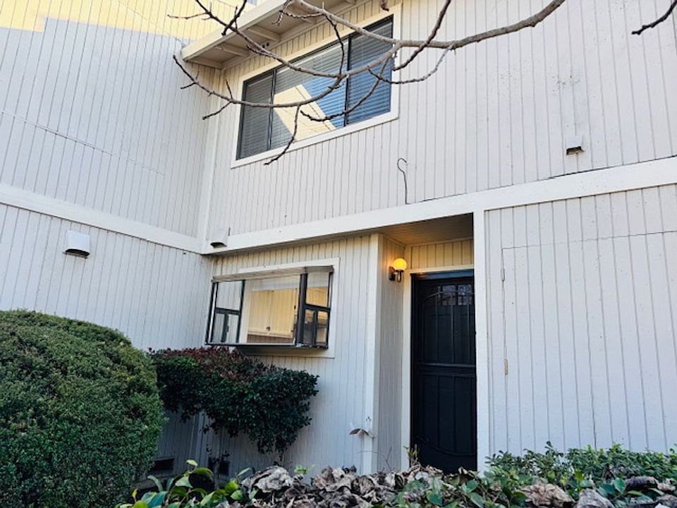 1st image of 3033 Mayhew Ct