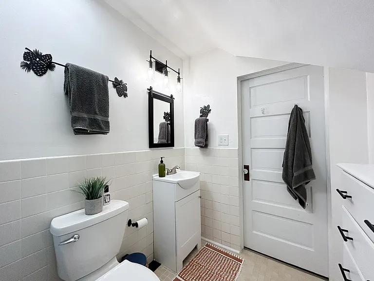 1011 W 15th Ave #A — Photo 9