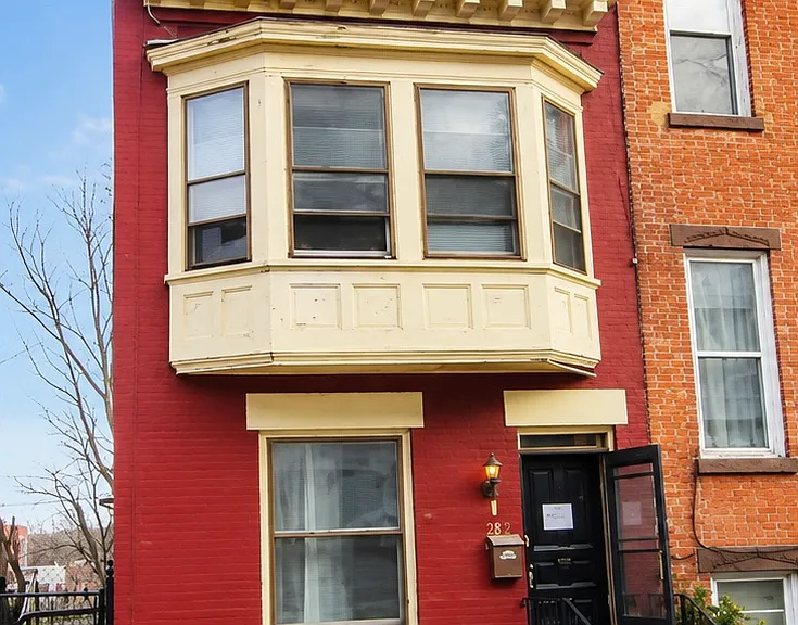 405 Trinity Pl — Photo 1