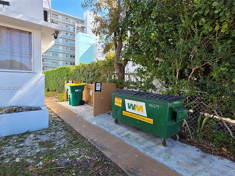 7629 Dickens Ave #7 — Photo 28