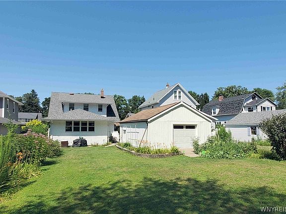 3rd image of 256 Maple Ave