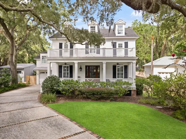 1044 Village Oaks Ln, Saint Simons Island, GA 31522