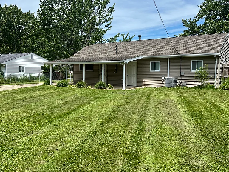 819 Case Ave — Photo 3