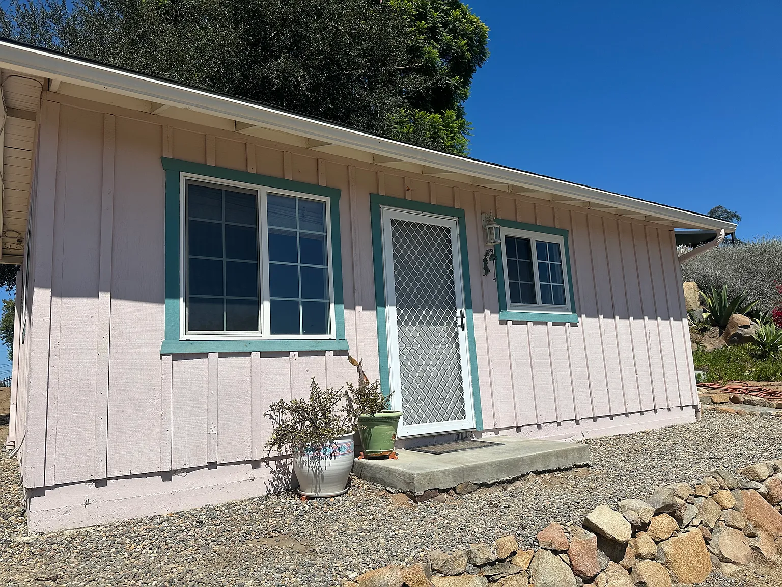 Studio, 300 sqft, $1,400 — Photo 1