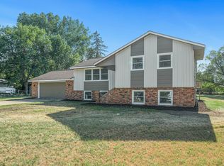 5832 Shepard Cir, Champlin, MN 55316