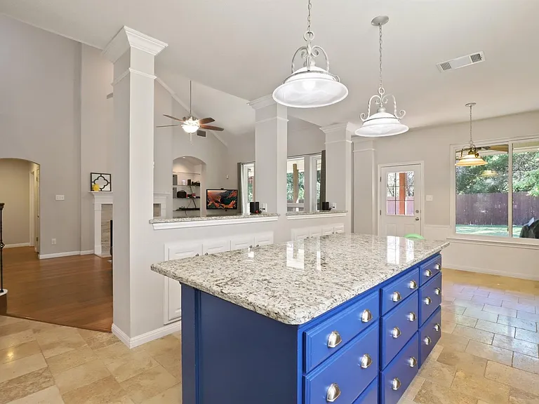 18121 Whitewater Cv — Photo 6