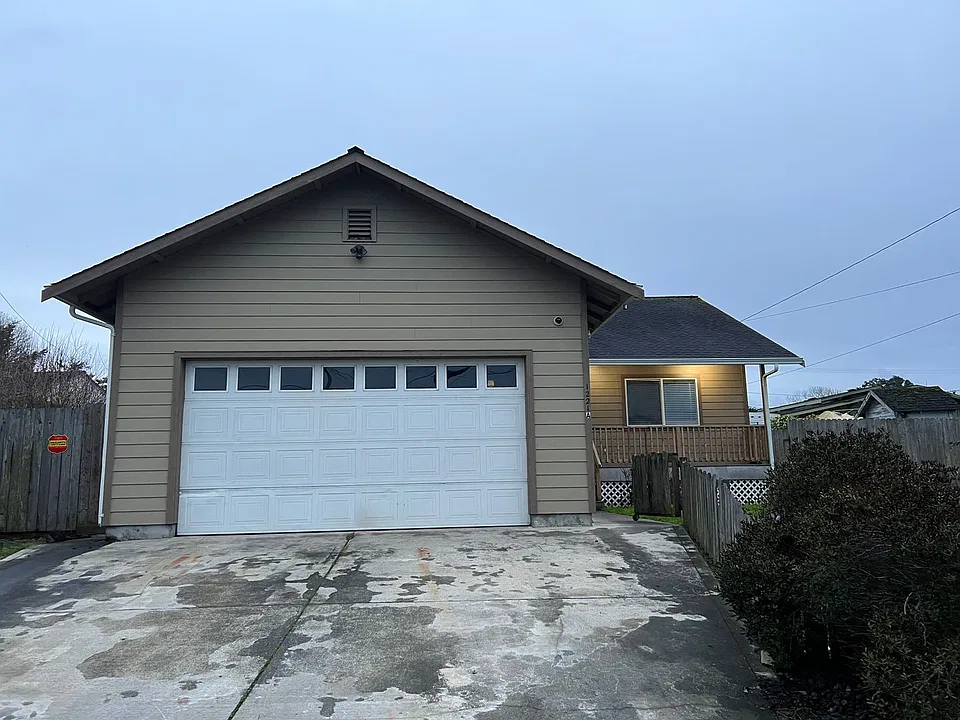 1221 McCullen Ave