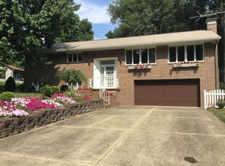 2427 Armstrong Dr, Wooster, OH 44691