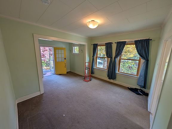 5th image of 4248 SE Madison St