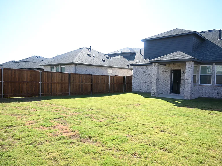 1012 Portina Dr — Photo 2