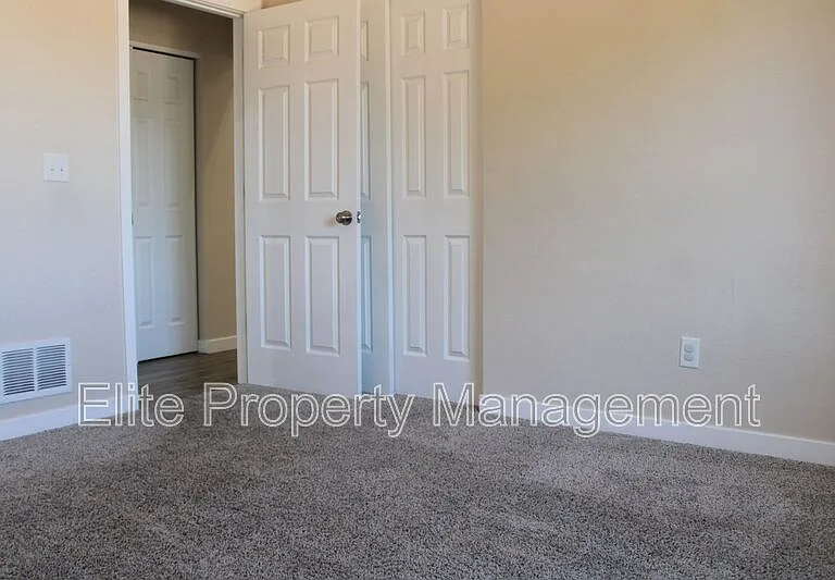 318 W Coral Dr — Photo 9