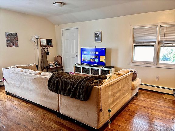 3rd image of 5 Fox St Floor 3