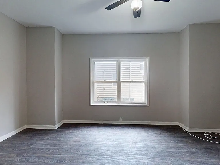 3889 W 33rd St — Photo 13