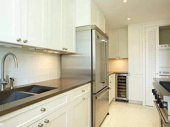 4th image of 200 E 66th St APT C1503