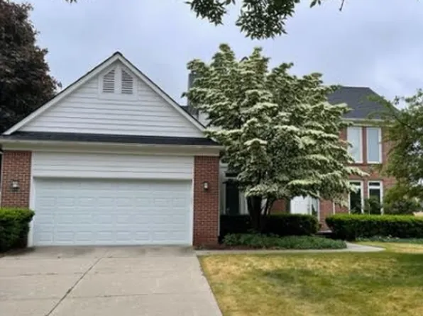 7245 Silverbeech Ln, West Bloomfield, MI 48323