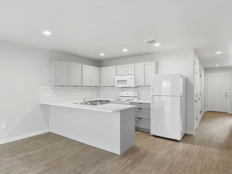 Apple Valley Town Homes — Photo 38