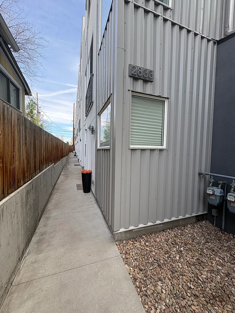 Building Photo - 2833 W 25th Ave #1