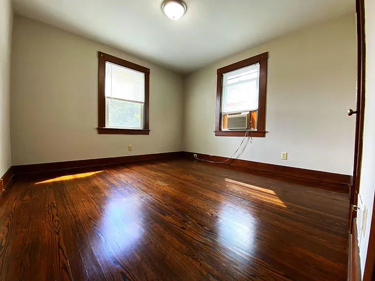 610 Sherwood Ave — Photo 16