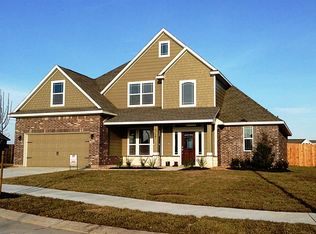 9710 Keeneland Cir, Mont Belvieu, TX 77523