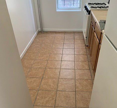 5th image of 325 E 206th St APT 28