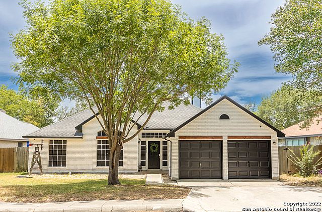 1st image of 5207 Pine Lake Dr