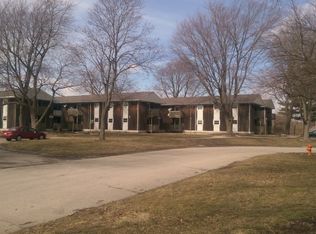 402 Briar Ln APT 4, Champaign, IL 61820