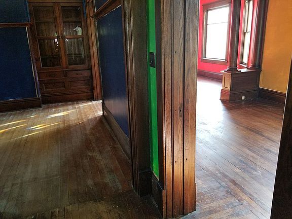 4th image of 107 W Church St