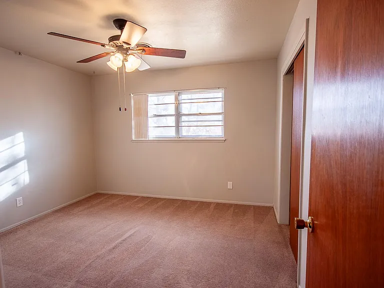 2040 Gerry Dr — Photo 10