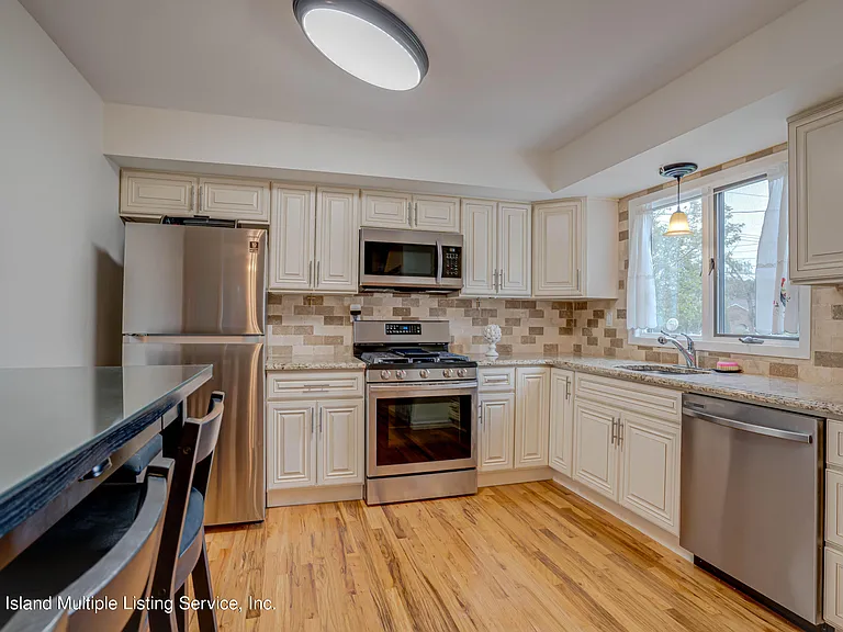 307 S Railroad St — Photo 4