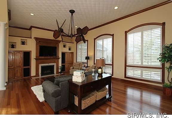 3rd image of 3003 Sunset Hills Blvd S