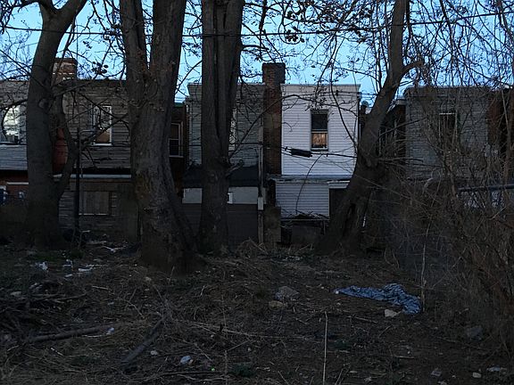 4th image of 2077 E Clementine St