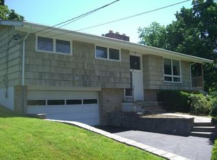 25 Calton Ln, New Rochelle, NY 10804