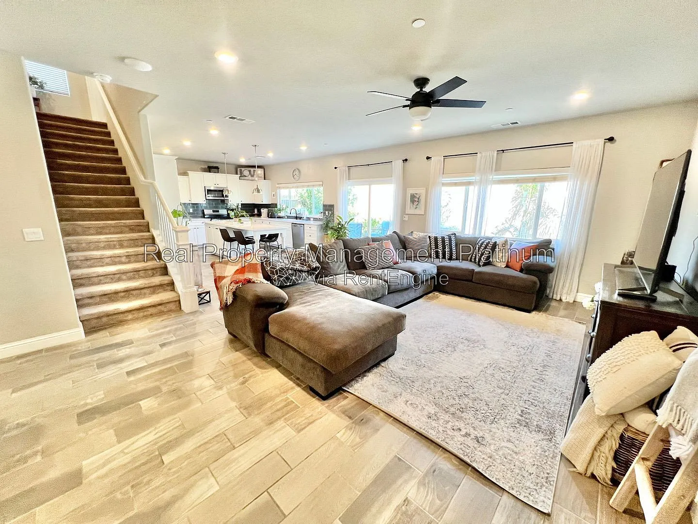 4 bed, 2.5 bath, 2022 sqft, $2,695 — Photo 4