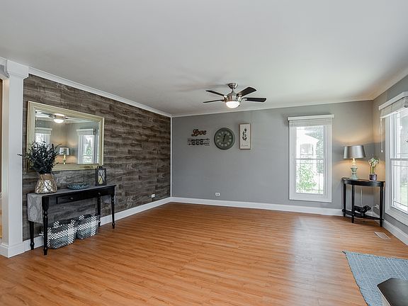 3rd image of 3S290 Birchwood Dr