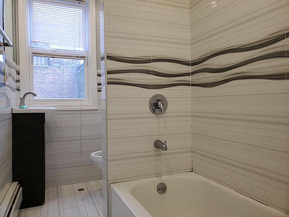 4th image of 522 Mercer St #1E