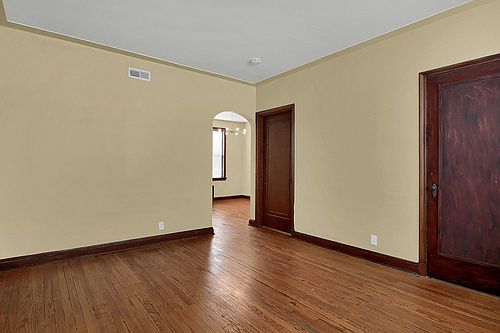5th image of 5751 Chippewa St APT 1N