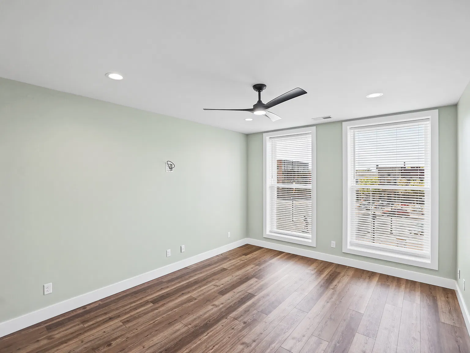 2 bed, 1221 sqft, $1,800 — Photo 2
