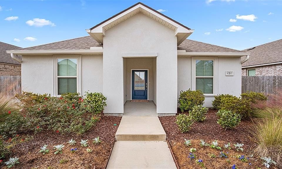1st image of 431 Lakeshore Vlg E