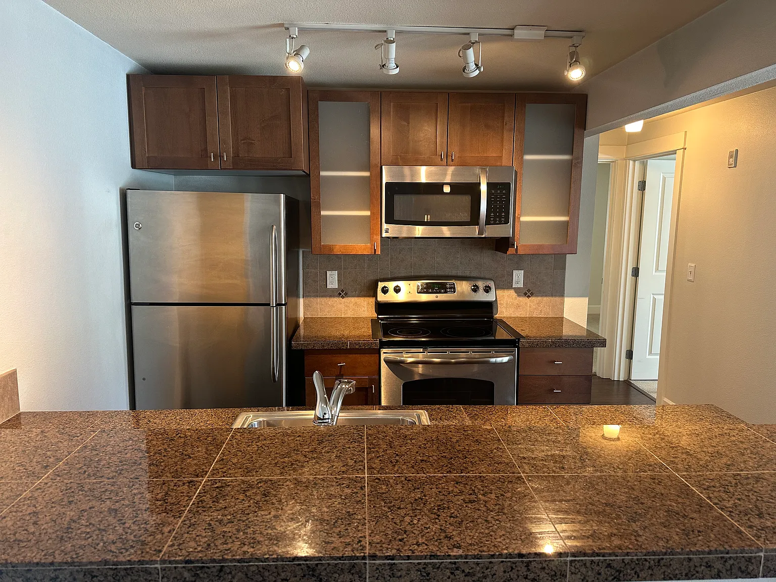 2 bed, 840 sqft, $2,500 — Photo 3