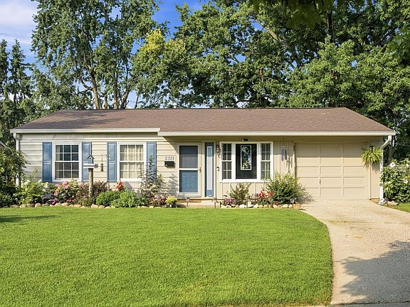3rd image of 2321 Dakota Dr