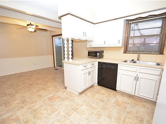 4th image of 15008 Broadmoor St