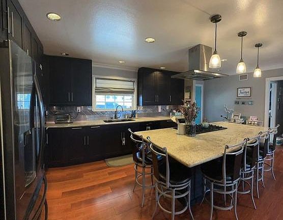 3rd image of 3638 W Kingsway Ave