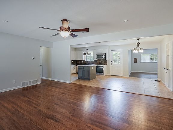 3rd image of 4132 Middlebrook Rd