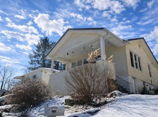 1412 Hood St, Fairmont, WV 26554