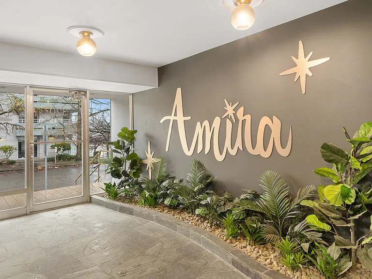 Amira — Photo 9